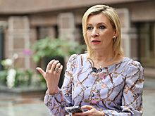 Захарова предложила «снявшему шляпу» перед Киевом министру снять что-нибудь еще