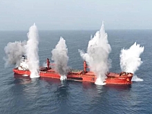 Появились кадры подрыва судна Magic Seas в Красном море