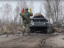 Сослуживцы протащили участника СВО за машиной на тросе за попытку…