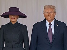Чтец по губам раскрыла, что сказал Трамп жене по прилету…