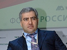 Около дома Карапетяна в Армении собралось порядка 300 человек в…