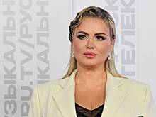 Анна Семенович в халате показала лицо без макияжа