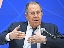 Лавров прибыл в отель на Аляске в кофте с надписью…