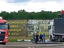 Очевидцы пытались помешать взлету дронов с грузовиков