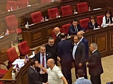 В парламенте Армении произошла перепалка