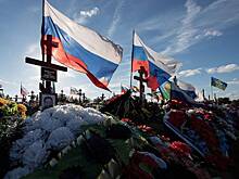 Россиянка оскорбила родителей бойца СВО рядом с его могилой и…