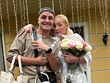 Волочкова предстала топлес вместе с молодым приятелем