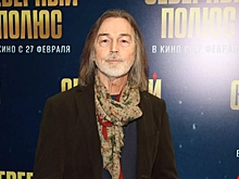 Сын Никаса Сафронова вернулся в Москву с новой женой